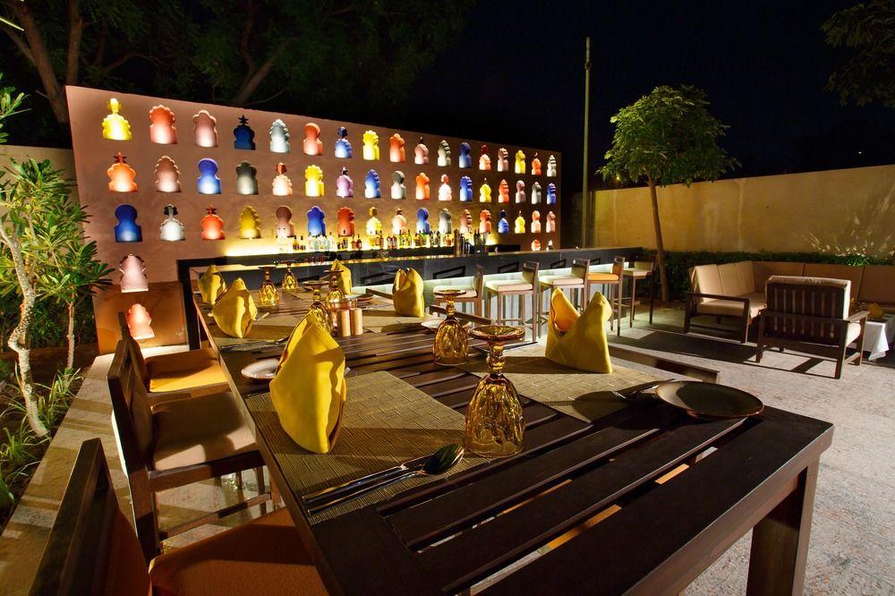 Courtyard By Marriott Agra Hotel Ngoại thất bức ảnh The Bar