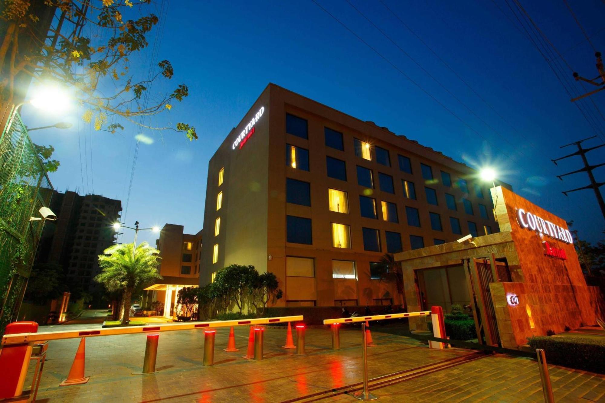 Courtyard By Marriott Agra Hotel Agra  Ngoại thất bức ảnh