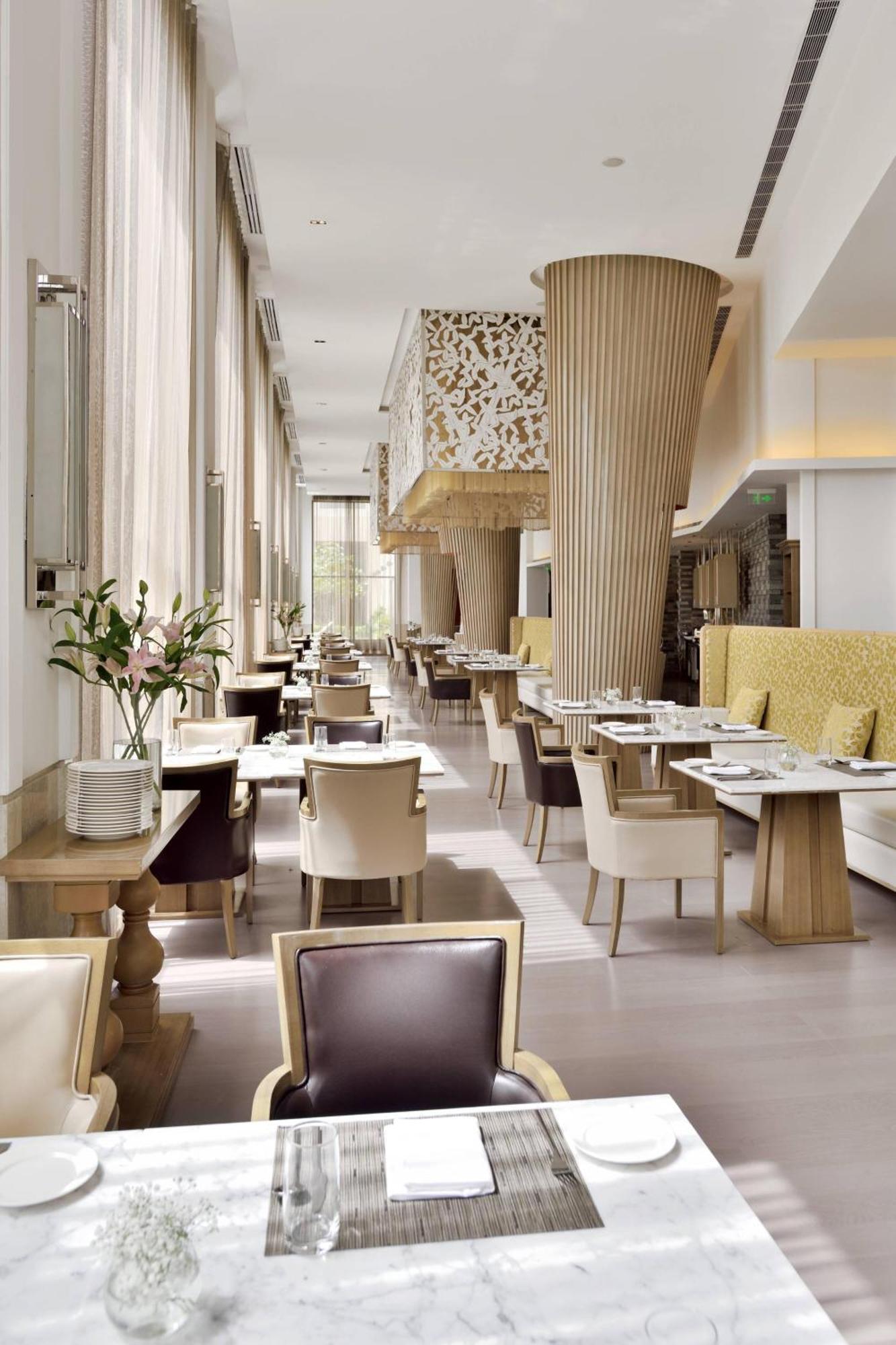 Courtyard By Marriott Agra Hotel Ngoại thất bức ảnh The restaurant