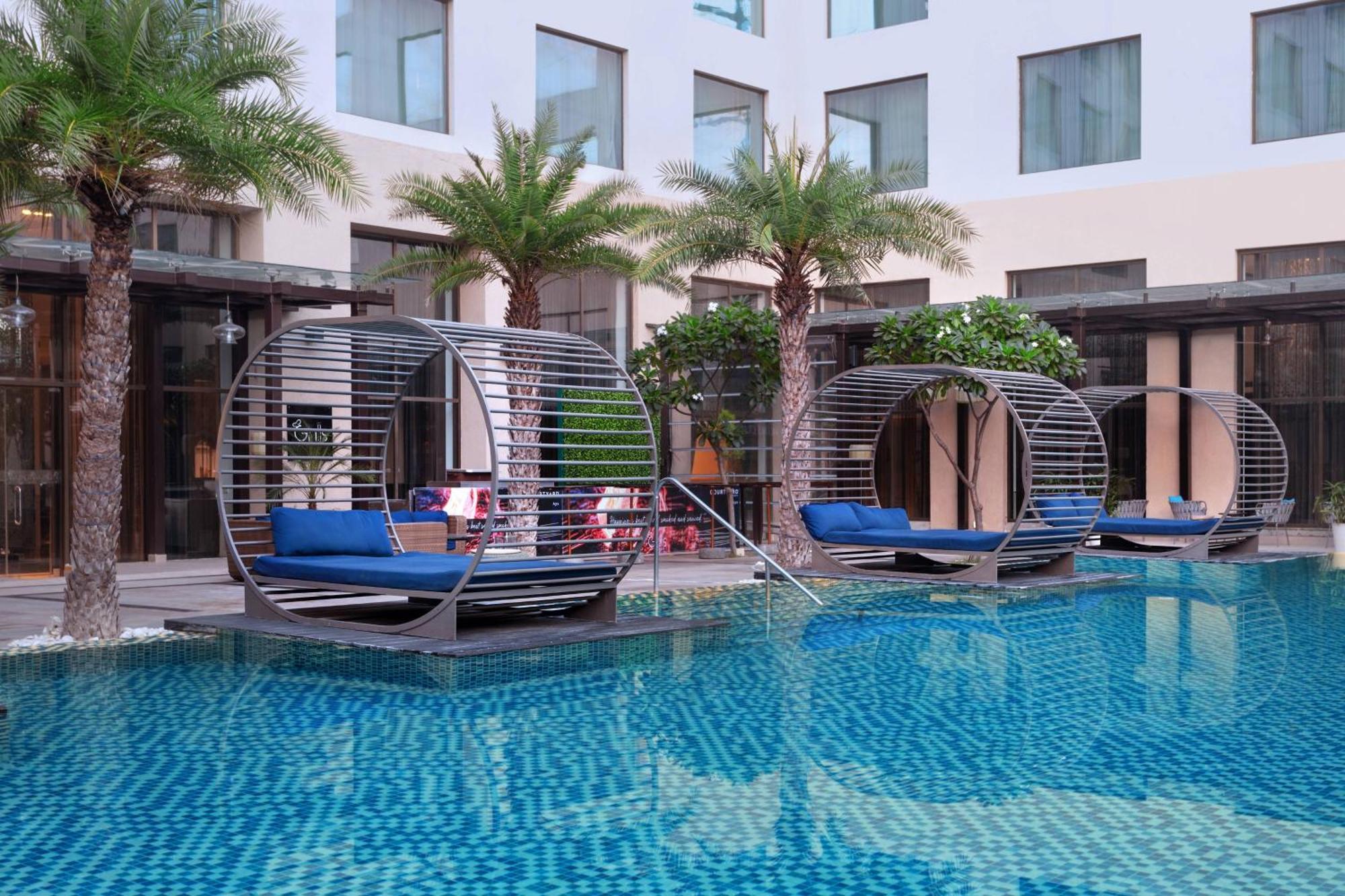 Courtyard By Marriott Agra Hotel Ngoại thất bức ảnh The pool at the hotel