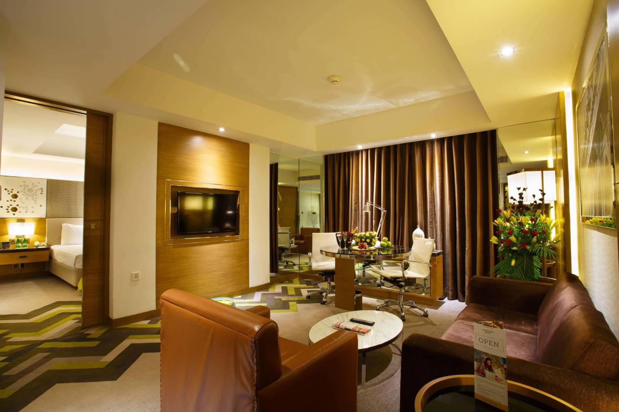 Courtyard By Marriott Agra Hotel Ngoại thất bức ảnh Suite at the Park, Hyderabad