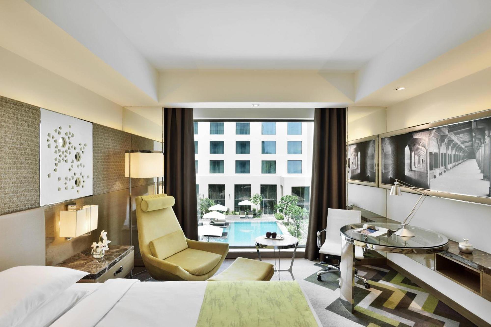 Courtyard By Marriott Agra Hotel Ngoại thất bức ảnh A room at the hotel